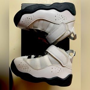 Size 6 C Boys Jordan 6 Rings shoes